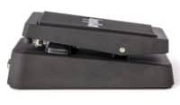Dunlop Crybaby Jr. Wah, CBJ95. Helt nyt format der størrelsesmæssig ligger mellem en alm Cry Baby og Cry Baby Mini. Frontmonterede jackbøsninger